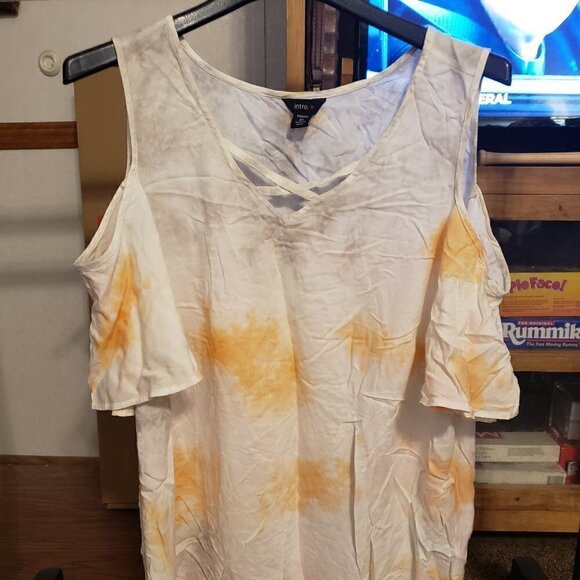 INTRO Dillard's Exclusive Tie-Dye Cold Shoulder - Picture 7 of 8
